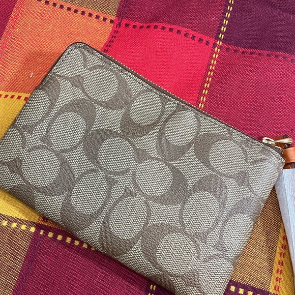 Coach Wristlet New - Picture 5 of 10